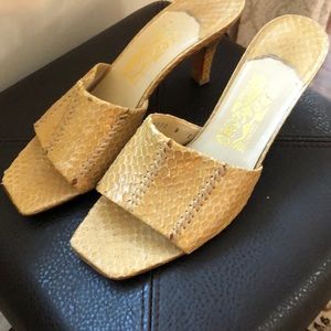 Snake skin beige sandals